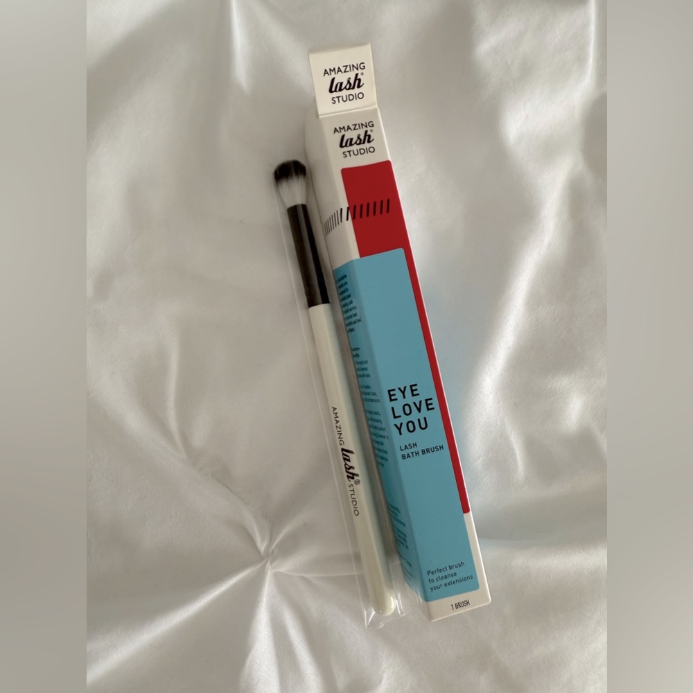 Amazing Lush brand new Lash Bath Brush